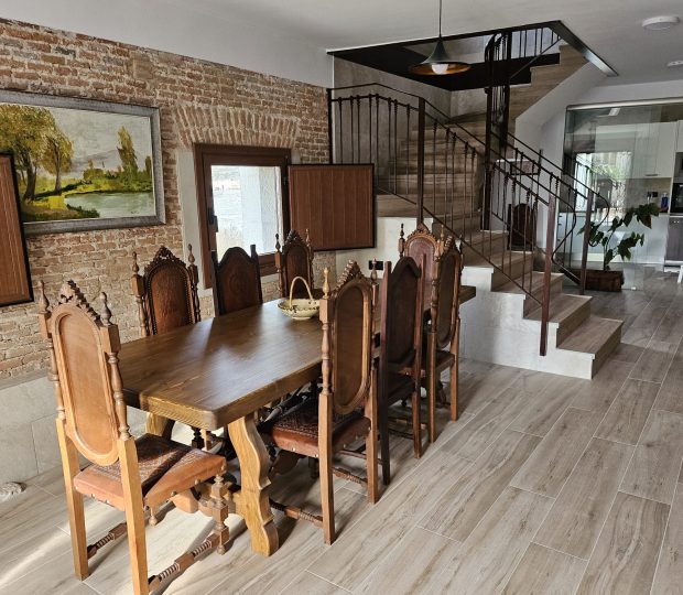 Comedor y escaleras